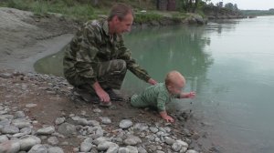 2025.06.28. Внук Сергей на берегу Катуни.