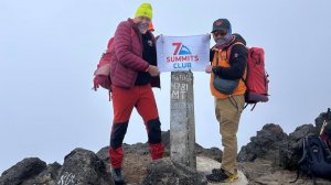 Группа Клуба 7 Вершин на акклиматизационном восхождении на вершину Гуагуа Пичинча в Эквадоре