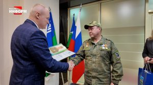 Отличившимся горожанам вручили свидетельства о занесении на Доску почёта