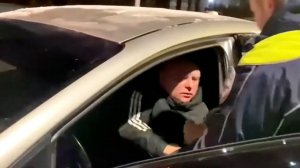 Водитель в Кемерове попытался обмануть сотрудников ГАИ, прикинувшись спящим