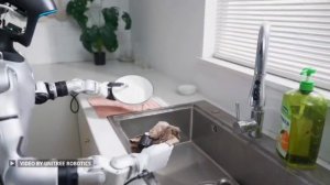 На видео от китайской технологической компании Unitree Robotics показан процесс обучения робота чело