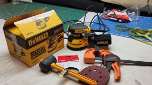Обзор и распаковка орбитальной или эксцентриковой шлифмашины Dewalt DWE 6423.
