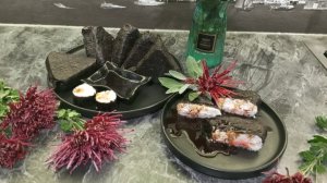 Готовим онигири.