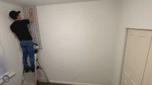 Обои самоклеющиеся: правила оклейки стен виниловыми панелями