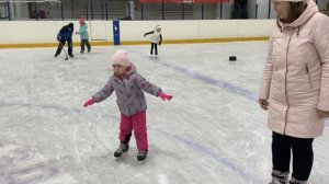 Первое катание на коньках #коньки #ледовыйдворец #фигурноекатание #катание #спорт