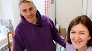 Гриша держится за эти отношения, как зо оглобли