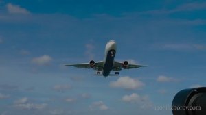 Боинг 767 авиакомпании Азур Эйр приземляется в аэропорту Пхукета.