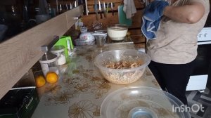 13-11-2025. Жизнь в деревне.Приготовила обед,Посадила черенки фуксий. Вечером прогулялась по улице.