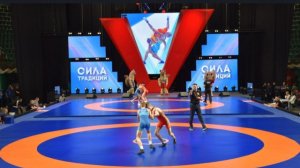 В Новосибирске стартовал Международный юношеский турнир по греко-римской борьбе