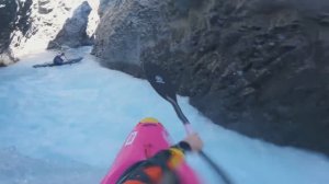 Каякинг в каньоне - а вы бы рискнули так поплавать?