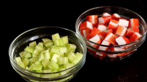 Знакомый повар научил ПРАВИЛЬНО готовить салат с КРАБОВЫМИ палочками! Вкуснее чем с кукурузой!