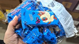 Магазин Светофор.Покупатели разбирают бюджетные товары