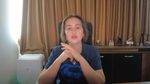 Присосалась к человеку. Беги от нее)))