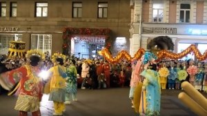 Китайский танец с веерами