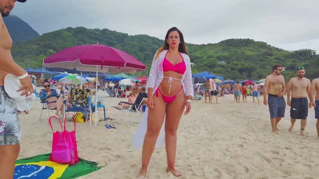 Сногсшибательно прекрасные девушки в мини бикини на пляже 👙🌊 смотреть онлайн