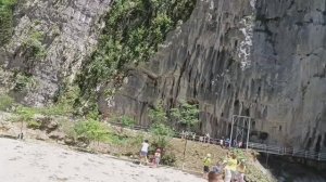 Где то в ущелье Кавказских гор. Холодная река. Понравилось очень. Учюсь снимать....