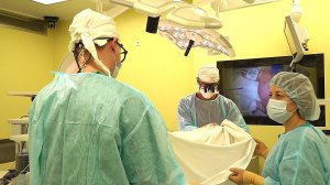 В Нижневартовске прооперировали ребёнка с ожогами от батарейки