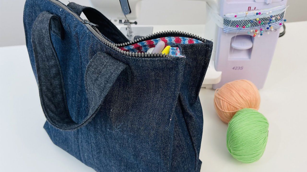 Что можно сделать из старых джинсов. Симпатичная сумка для аксессуаров. смотреть онлайн