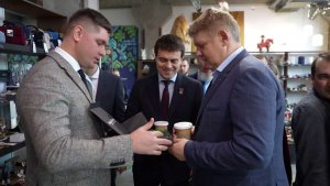 МИХАИЛ КОТЮКОВ И АНАТОЛИЙ СЕРЫШЕВ ОЦЕНИЛИ НОВАТОРСКИЕ РАЗРАБОТКИ КРЕАТИВНЫХ КОМАНД КРАЯ