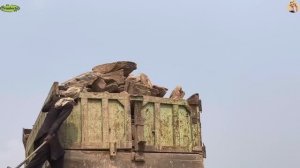 Строительство, дробление щебёнки