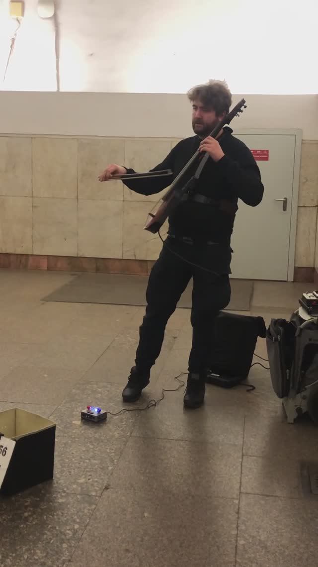 Струнно-смычковый в московском метро