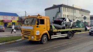 По улицам Нурлата возили искореженный автомобиль