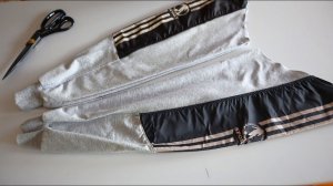 Подсмотрела эту идею у умной женщины. Взяла старую ветровку и сразу же отрезала рукава