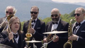 Горный джаз: оркестр исполняет Чайковского в окружении Кавказа