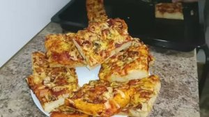 Вкусная и быстрая пицца.