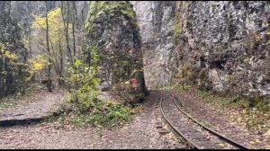 Гуамское ущелье. Идем по рельсам.