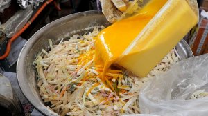 Популярная жареная еда в Корее - домашняя жареная еда. Корейская уличная еда