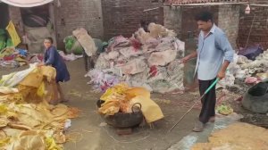 Пластиковые кресла из вторсырья. Пакистан.