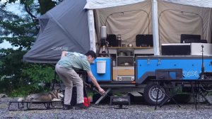 Кемпинг под дождем ,новый прицеп с надувной палаткой.