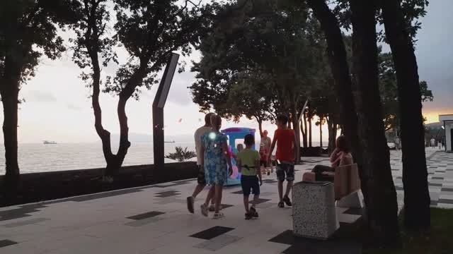 Лайк Крошки Беатрис и Вероника  украли машину и уехали кататься