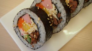 ДорамаКухня: Традиционный кимбап (김밥) - самое популярное блюдо для перекуса вне дома!