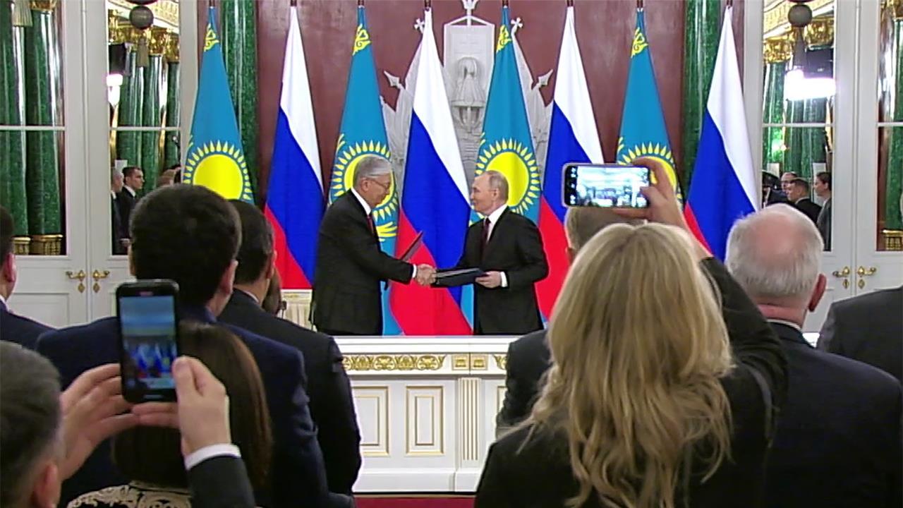 Владимир Путин и Касым-Жомарт Токаев подписали декларацию о всеобъемлющем стратегическом партнерстве