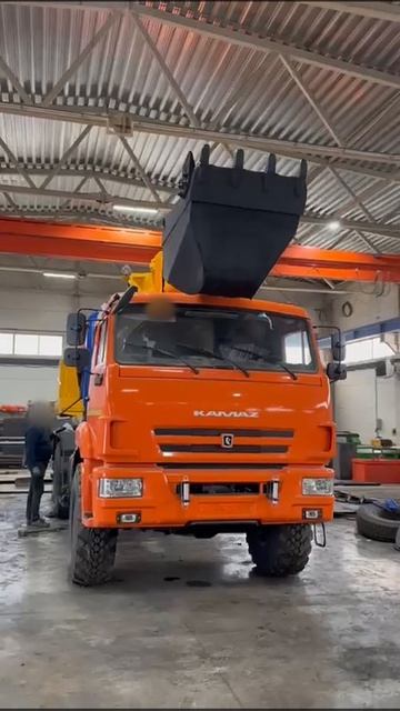 Обновили и установили экскаватор-планировщик на новое шасси... смотреть онлайн