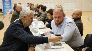 (12+) О парковках и не только: жители задали вопросы на выездной администрации