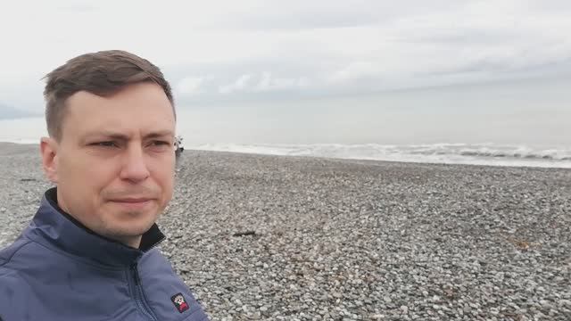 🌊 Золотая прогулка по пляжу Цандрыпш, Абхазия | Октябрь 2025