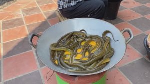 Приготовление угрей деревенским поваром [(Cooking eels by countryside chef)