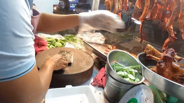 Свинина барбекю, тушёная свинина и многое другое — уличная еда Камбоджи смотреть онлайн