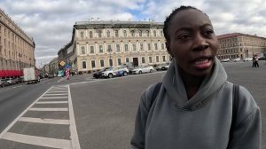 Помолвочная прогулка с темнокожей Анн по достопримечательностям города Санкт- Петербурга