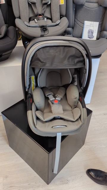 Заглянули к эксперту по автокреслам — Максиму из «Мира автокресел» 🎥