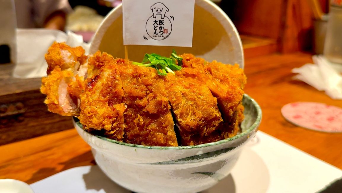 Самый толстый кацудон в Японии, изобретенный бывшим борцом сумо. Японская кухня смотреть онлайн