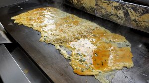 Гигантская железная тарелка, сырный рулет с яйцом, корейская кухня