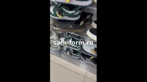 Неизвестный украл из магазина кроссовки, а вместо них оставил свои