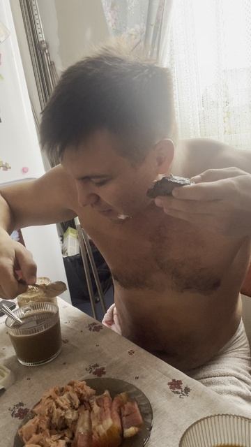 Ребята я нашёл невероятный рыбный магазин....