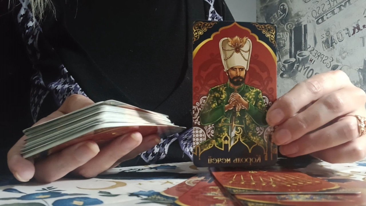 Кто внезапно объявится? Расклад Таро