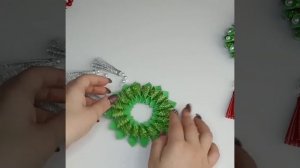 Как сделать новогоднюю игрушку в виде шикарной подвески на елочку из глиттерного фоамирана🎄