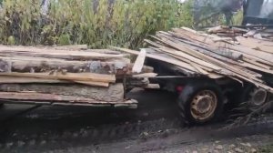 Баскунчак с прицепом привез дрова.